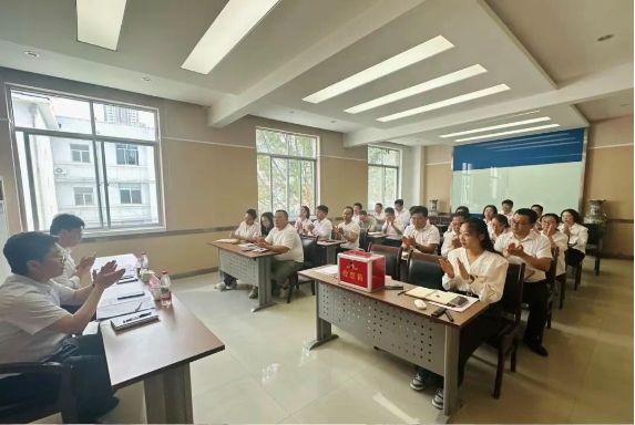 中國(guó)共產(chǎn)黨陜西省建筑材料工業(yè)設(shè)計(jì)研究院有限公司總支部委員會(huì)換屆選舉黨員大會(huì)順利召開(kāi)！